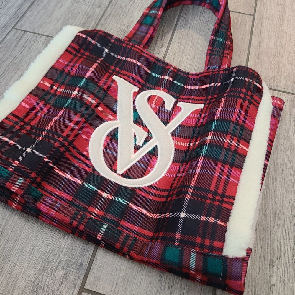 Victoria’s Secret Plaid Sherpa Tote Bag Red Green Check VS Logo - Picture 5 of 11